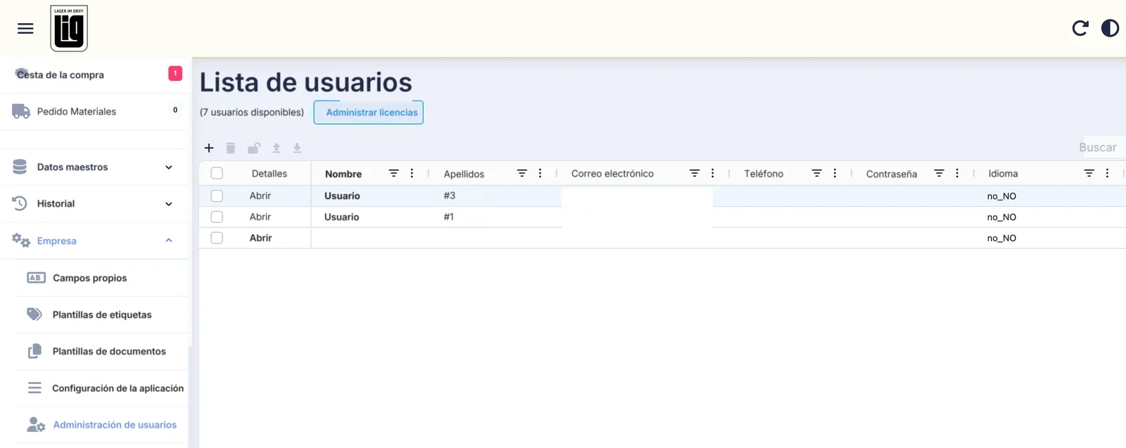 La lista de usuarios de la aplicación web, con Administración de usuarios en el menú de la izquierda