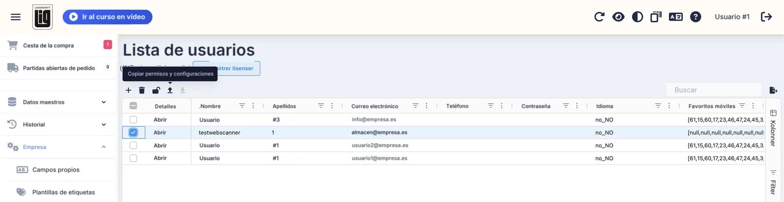 La lista de usuarios con un usuario seleccionado y la ayuda «Copiar permisos y configuraciones» en la barra de acciones